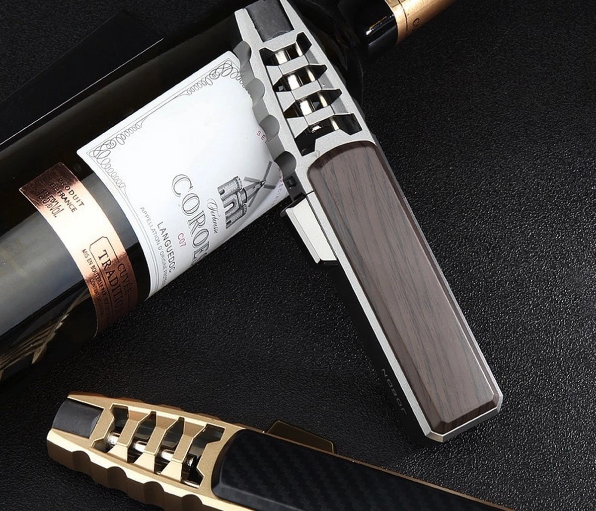 Merkloos Turbo Jetflame Aansteker - Gasbrander - Vuurwerk Torch - Crème Brûlée Brander - BBQ En Sigaren Aansteker - Windproof - Carbon Met Goudkleurige Metalen Behuizing - Image 8