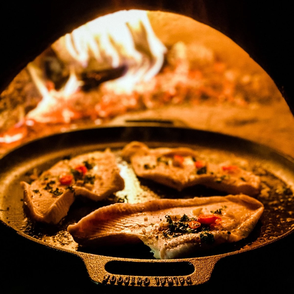 Valhal Outdoor Skillet / Plancha / Koekenpan - Gietijzer - Diameter 35cm, Twee Handvatten, VH35F - Image 6