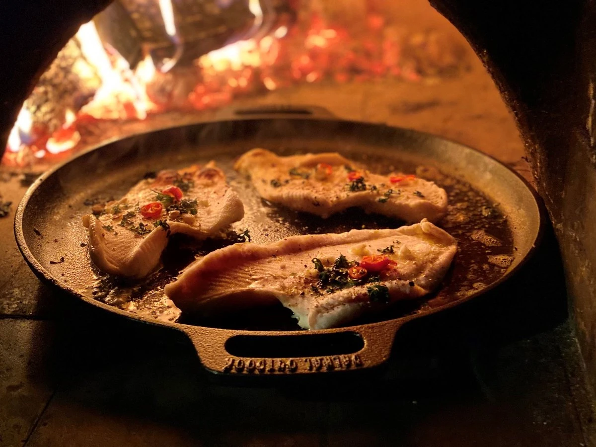 Valhal Outdoor Skillet / Plancha / Koekenpan - Gietijzer - Diameter 35cm, Twee Handvatten, VH35F - Image 14